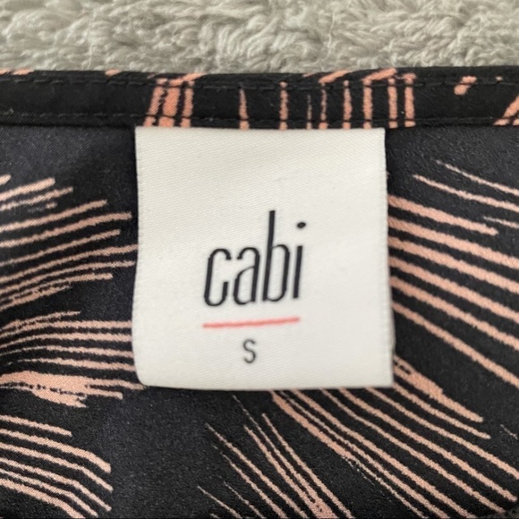 Cabi Short Sleeve Graphic Pattern Blouse Size S - Picture 3 of 6